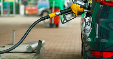 MINICOM yanyomoje abavuga ko u Rwanda rugiye kujya rugerera imodoka lisansi zigomba kunywa