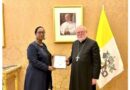 Ambasaderi Urujeni yatanze kopi z’impapuro zimwemerera guhagararira u Rwanda i Vatican