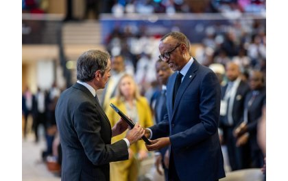 Perezida Kagame yashyikirijwe raporo yinjiza u Rwanda mu cyiciro gishya kiganisha ku ngufu za nucléaire