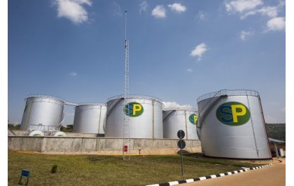 Leta yategetse abacuruzi babitse litiro miliyoni ebyiri za lisansi kuzishyira ku isoko