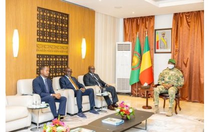 Minisitiri Nduhungirehe yakiriwe na Gen Goïta i Bamako