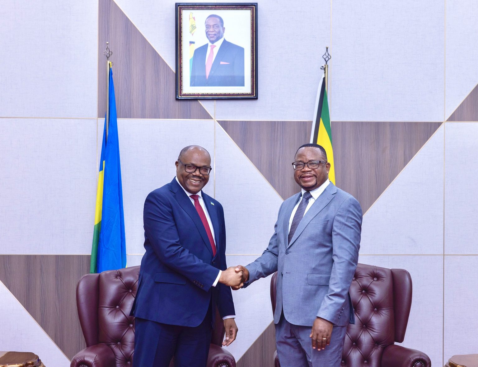 Minisitiri w’Intebe yahagarariye Perezida Kagame mu Nama ya COMESA muri Zimbabwe
