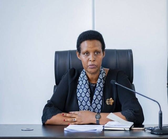 Abarenga 1000 bagiye guhatanira ubuyobozi bw’uturere mu Rwanda