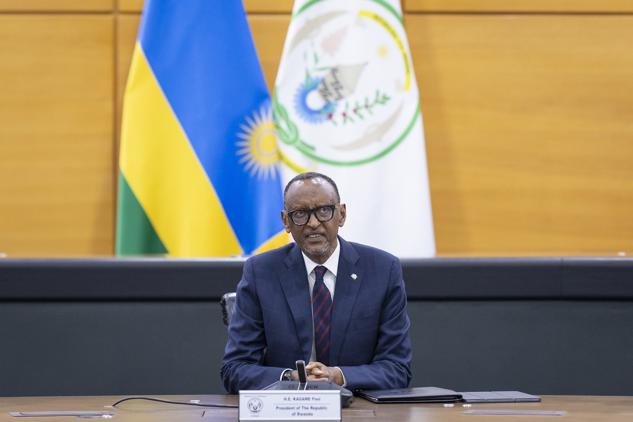 Perezida Kagame yakiriye indahiro z’abayobozi barimo Minisitiri Uwacu