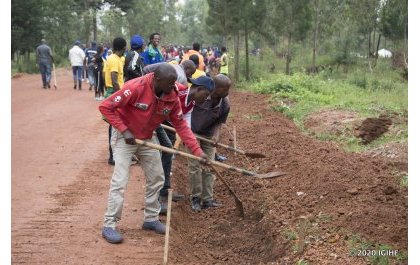Umubyizi wa 2500 Frw : Impinduka mu kuzamura abatishoboye bahabwa imirimo y’amaboko