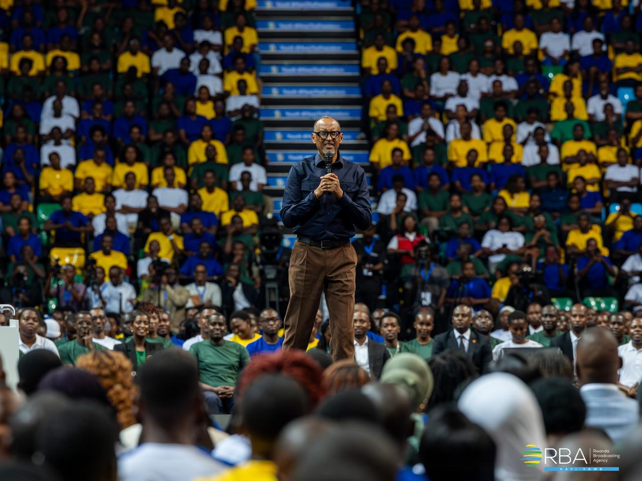 Perezida Kagame yavuze ku kibazo cy’abahanzi nyarwanda bishyurwa make, abo hanze bagahabwa akayabo