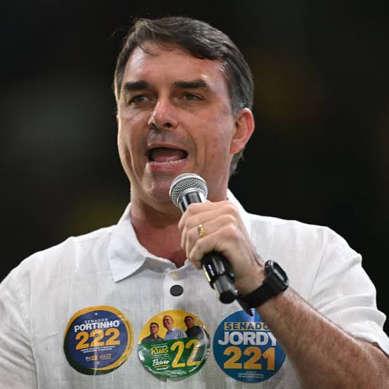 Urujijo ku irengero rya Flávio Bolsonaro washatse kuyobora Brésil